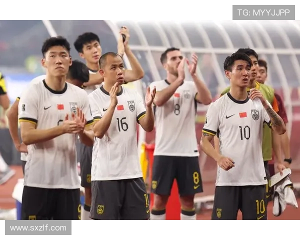 中国男足全力备战世预赛主场训练气氛高涨球员状态逐步回升 中国男足全力备战世预赛主场训练气氛高涨球员状态逐步回升