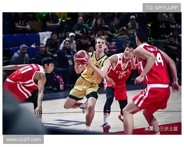 中国男篮逆袭战胜澳大利亚晋级世界杯四强，创历史最佳成绩